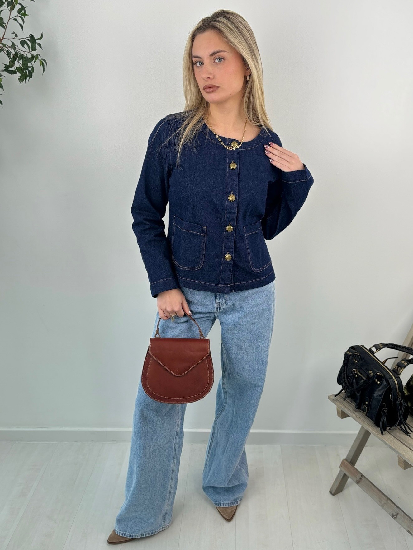 Veste en denim chic avec boutons dorés